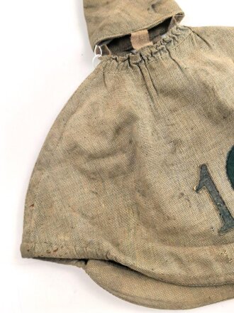 1.Weltkrieg, feldgrauer Überzug für eine Pickelhaube eines Angehörigen im bayrischen Feldartillerie Regiment 10. Ausführung ab 1916 mit grüner Nummer. Deutlich getragenes Stück