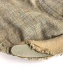 1.Weltkrieg, feldgrauer Überzug für eine Pickelhaube eines Angehörigen im bayrischen Feldartillerie Regiment 10. Ausführung ab 1916 mit grüner Nummer. Deutlich getragenes Stück