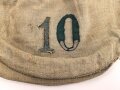 1.Weltkrieg, feldgrauer Überzug für eine Pickelhaube eines Angehörigen im bayrischen Feldartillerie Regiment 10. Ausführung ab 1916 mit grüner Nummer. Deutlich getragenes Stück
