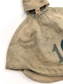 1.Weltkrieg, feldgrauer Überzug für eine Pickelhaube eines Angehörigen im bayrischen Feldartillerie Regiment 10. Ausführung ab 1916 mit grüner Nummer. Deutlich getragenes Stück