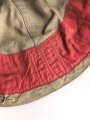 1.Weltkrieg, feldgrauer Überzug für eine Pickelhaube eines Angehörigen im Infanterie Regiment 111. Wendbare Ausführung , die andere Seite mit Manöverband. Deutlich getragenes Stück