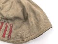 1.Weltkrieg, feldgrauer Überzug für eine Pickelhaube eines Angehörigen im Infanterie Regiment 111. Wendbare Ausführung , die andere Seite mit Manöverband. Deutlich getragenes Stück