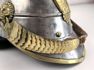 Bayern, Mannschaftshelm für Kürassiere Modell 1842 in der Trageweise ab 1864. Gereinigt und " Restauriertes"  Kammerstück, das Innenfutter fehlt.