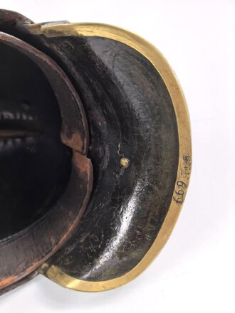 Bayern, Mannschaftshelm für Kürassiere Modell 1842 in der Trageweise ab 1864. Gereinigt und " Restauriertes"  Kammerstück, das Innenfutter fehlt.