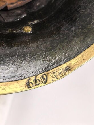 Bayern, Mannschaftshelm für Kürassiere Modell 1842 in der Trageweise ab 1864. Gereinigt und " Restauriertes"  Kammerstück, das Innenfutter fehlt.