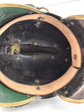 Bayern, Mannschaftshelm für Kürassiere Modell 1842 in der Trageweise bis 1864 ( Monogramm M für König Max II. ) Vor längerer Zeit gereinigtes Stück, das Innenfutter fehlt, sonst guter Gesamtzustand