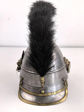 Bayern, Mannschaftshelm für Kürassiere Modell 1842 in der Trageweise bis 1864 ( Monogramm M für König Max II. ) Vor längerer Zeit gereinigtes Stück, das Innenfutter fehlt, sonst guter Gesamtzustand