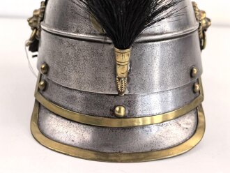 Bayern, Mannschaftshelm für Kürassiere Modell 1842 in der Trageweise bis 1864 ( Monogramm M für König Max II. ) Vor längerer Zeit gereinigtes Stück, das Innenfutter fehlt, sonst guter Gesamtzustand
