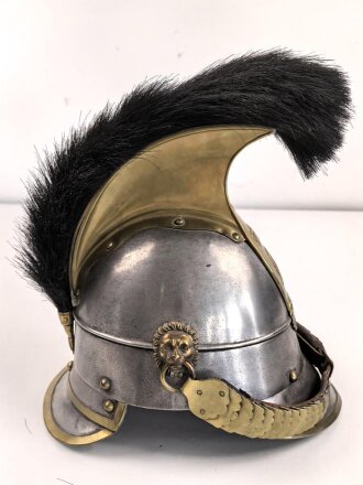 Bayern, Mannschaftshelm für Kürassiere Modell 1842 in der Trageweise bis 1864 ( Monogramm M für König Max II. ) Vor längerer Zeit gereinigtes Stück, das Innenfutter fehlt, sonst guter Gesamtzustand