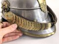 Bayern, Mannschaftshelm für Kürassiere Modell 1842 in der Trageweise bis 1864 ( Monogramm M für König Max II. ) Vor längerer Zeit gereinigtes Stück, das Innenfutter fehlt, sonst guter Gesamtzustand