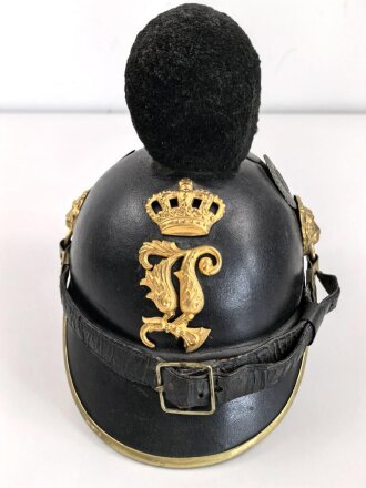 Bayern, Raupenhelm Modell 1868 für Mannschaften der Infanterie. Vor längerer Zeit gereinigtes Stück, die originale Webpelzraupe wackelt ein wenig, sonst guter Gesamtzustand