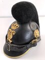 Bayern, Raupenhelm Modell 1868 für Mannschaften der Infanterie. Vor längerer Zeit gereinigtes Stück, die originale Webpelzraupe wackelt ein wenig, sonst guter Gesamtzustand