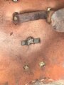 Bayern, Raupenhelm Modell 1868 für Mannschaften der Infanterie. Vor längerer Zeit gereinigtes Stück, die originale Webpelzraupe wackelt ein wenig, sonst guter Gesamtzustand