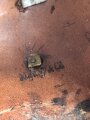 Bayern, Raupenhelm Modell 1868 für Mannschaften der Infanterie. Vor längerer Zeit gereinigtes Stück, die originale Webpelzraupe wackelt ein wenig, sonst guter Gesamtzustand
