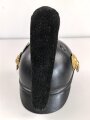 Bayern, Raupenhelm Modell 1868 für Mannschaften der Infanterie. Vor längerer Zeit gereinigtes Stück, die originale Webpelzraupe wackelt ein wenig, sonst guter Gesamtzustand