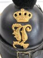 Bayern, Raupenhelm Modell 1868 für Mannschaften der Infanterie. Vor längerer Zeit gereinigtes Stück, die originale Webpelzraupe wackelt ein wenig, sonst guter Gesamtzustand