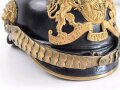 Bayern, Pickelhaube für einen Offizier der Polizei. Der Spitzenteller wackelt leicht, sonst guter Gesamtzustand