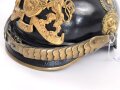 Bayern, Pickelhaube für einen Offizier der Polizei. Der Spitzenteller wackelt leicht, sonst guter Gesamtzustand
