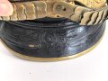 Bayern, Pickelhaube für einen Offizier der Polizei. Der Spitzenteller wackelt leicht, sonst guter Gesamtzustand