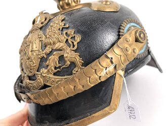 Bayern, Pickelhaube für Mannschaften der Artillerie um 1914. Zusammengehöriges Eigentumstück in gutem Gesamtzustand.