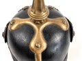 Bayern, Pickelhaube für Mannschaften der Artillerie um 1914. Zusammengehöriges Eigentumstück in gutem Gesamtzustand.