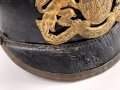 Bayern, Pickelhaube für Mannschaften der Infanterie. Kammerstück , die Vorderschirmnäht gelöst, sonst guter Gesamtzustand, ungereinuigt.