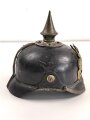 Bayern, Pickelhaube für Mannschaften der Infanterie. Kammerstück , die Vorderschirmnäht gelöst, sonst guter Gesamtzustand, ungereinuigt.