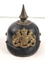 Bayern, Pickelhaube für Mannschaften der Infanterie. Kammerstück , die Vorderschirmnäht gelöst, sonst guter Gesamtzustand, ungereinuigt.