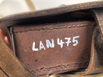 Bayern, Kartuschkasten mit Bandolier für Mannschaften der Artillerie. Kammerstück von 1902/ 1907 in sehr gutem Zustand.