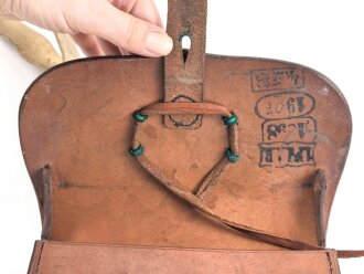 Bayern, Kartuschkasten mit Bandolier für Mannschaften der Artillerie. Kammerstück von 1902/ 1907 in sehr gutem Zustand.
