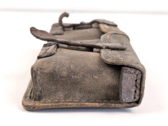 Magazintasche Wehrmacht für K43 Magazine. Gelbes Ersatzmaterial. Deutlich getragenes, ungereinigtes Stück