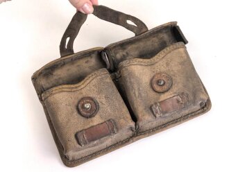 Magazintasche Wehrmacht für K43 Magazine. Gelbes Ersatzmaterial. Deutlich getragenes, ungereinigtes Stück