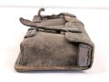 Magazintasche Wehrmacht für K43 Magazine. Gelbes Ersatzmaterial. Deutlich getragenes, ungereinigtes Stück