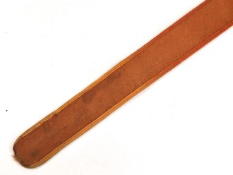 Schutzhülle aus orangebraunem Filz für eine Blankwaffe aus der Zeit des III.Reiches. Gesamtlänge 93cm