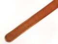 Schutzhülle aus orangebraunem Filz für eine Blankwaffe aus der Zeit des III.Reiches. Gesamtlänge 93cm