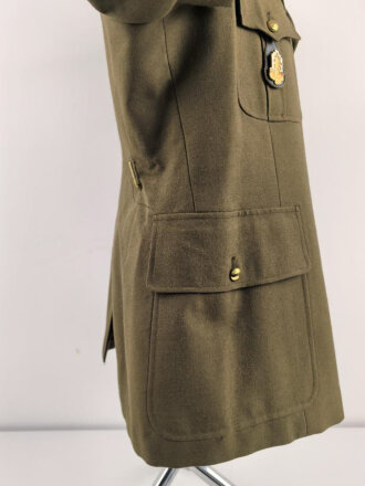 Frankreich Fremdenlegion, Uniformjacke von 1977 eines Angehörigen des 13. Regiments. Der Brustanhänger von Drago, alle Effekten zugehörig , guter Gesamtzustand