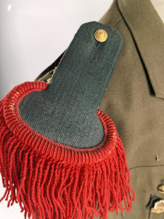 Frankreich Fremdenlegion, Uniformjacke von 1977 eines Angehörigen des 13. Regiments. Der Brustanhänger von Drago, alle Effekten zugehörig , guter Gesamtzustand