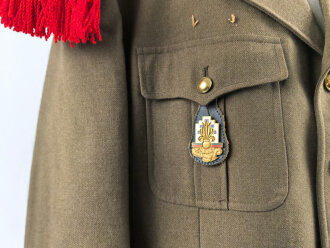 Frankreich Fremdenlegion, Uniformjacke von 1977 eines Angehörigen des 13. Regiments. Der Brustanhänger von Drago, alle Effekten zugehörig , guter Gesamtzustand