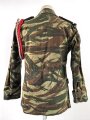 Frankreich, Tarnfeldbluse Modell 1947 eines Angehörigen der 11.Fallschirmjägerbrigade . Brustanhänger des 1. Fallschirmjägerregiments von DRAGO . Mit hoher wahrscheinlichkein so zusammengehörig, guter Gesamtzustand