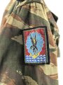 Frankreich, Tarnfeldbluse Modell 1947 eines Angehörigen der 11.Fallschirmjägerbrigade . Brustanhänger des 1. Fallschirmjägerregiments von DRAGO . Mit hoher wahrscheinlichkein so zusammengehörig, guter Gesamtzustand