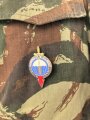 Frankreich, Tarnfeldbluse Modell 1947 eines Angehörigen der 11.Fallschirmjägerbrigade . Brustanhänger des 1. Fallschirmjägerregiments von DRAGO . Mit hoher wahrscheinlichkein so zusammengehörig, guter Gesamtzustand