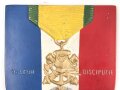 Frankreich, Wandplakette aus Leichtmetall bemalt, Höhe etwa 24cm. Ungerein igtes Stück