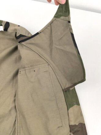 Frankreich Fremdenlegion, Tarnjacke und Hose eines Angehörigen der Feldgendarmerie. Ungereinigt