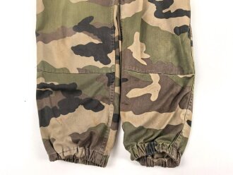 Frankreich Fremdenlegion, Tarnjacke und Hose eines Angehörigen der Feldgendarmerie. Ungereinigt