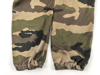 Frankreich Fremdenlegion, Tarnjacke und Hose eines Angehörigen der Feldgendarmerie. Ungereinigt