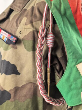 Frankreich Fremdenlegion, Tarnjacke und Hose eines Angehörigen der Feldgendarmerie. Ungereinigt