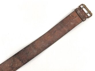 Frankreich , Lederkoppel Modell 1903. Vorschriftsmäßiges Stück mit 11 Lochreihen. Undatiert, so sowohl im 1. als auch im 2. Weltkrieg getragen. Gesamtlänge 109cm, ungereinigtes Stück