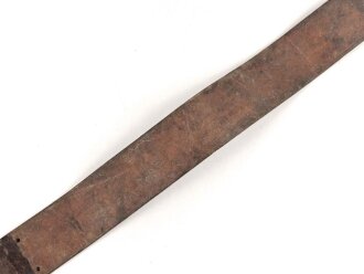 Frankreich , Lederkoppel Modell 1903. Vorschriftsmäßiges Stück mit 11 Lochreihen. Undatiert, so sowohl im 1. als auch im 2. Weltkrieg getragen. Gesamtlänge 109cm, ungereinigtes Stück