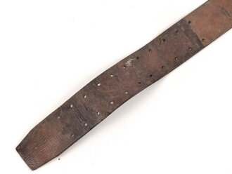 Frankreich , Lederkoppel Modell 1903. Vorschriftsmäßiges Stück mit 11 Lochreihen. Undatiert, so sowohl im 1. als auch im 2. Weltkrieg getragen. Gesamtlänge 109cm, ungereinigtes Stück