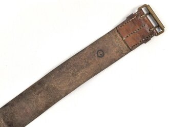 Frankreich , Lederkoppel Modell 1903. Vorschriftsmäßiges Stück mit 11 Lochreihen. Undatiert, so sowohl im 1. als auch im 2. Weltkrieg getragen. Gesamtlänge 109cm, ungereinigtes Stück